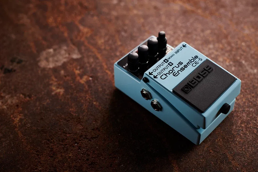 Pedal BOSS CE-5 Chorus Ensemble en uso