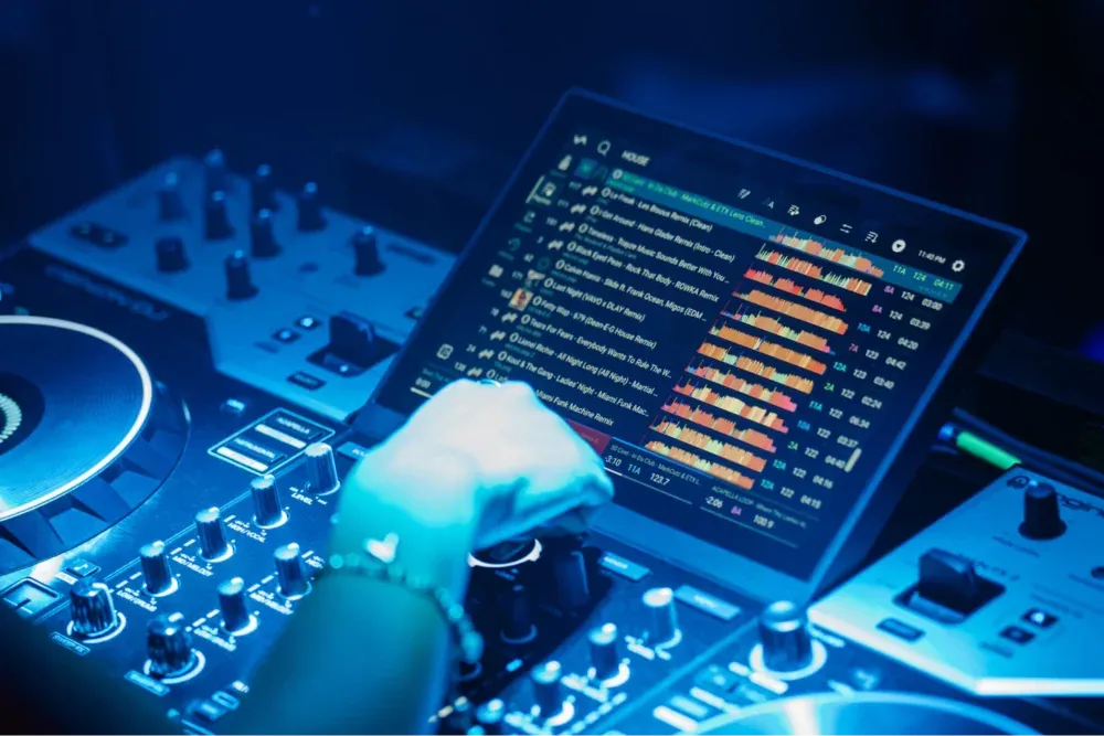 Biblioteca y streaming en la pantalla del Denon DJ PRIME 4 G2