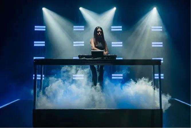 Show de luces controlado con el Denon DJ PRIME 4 G2