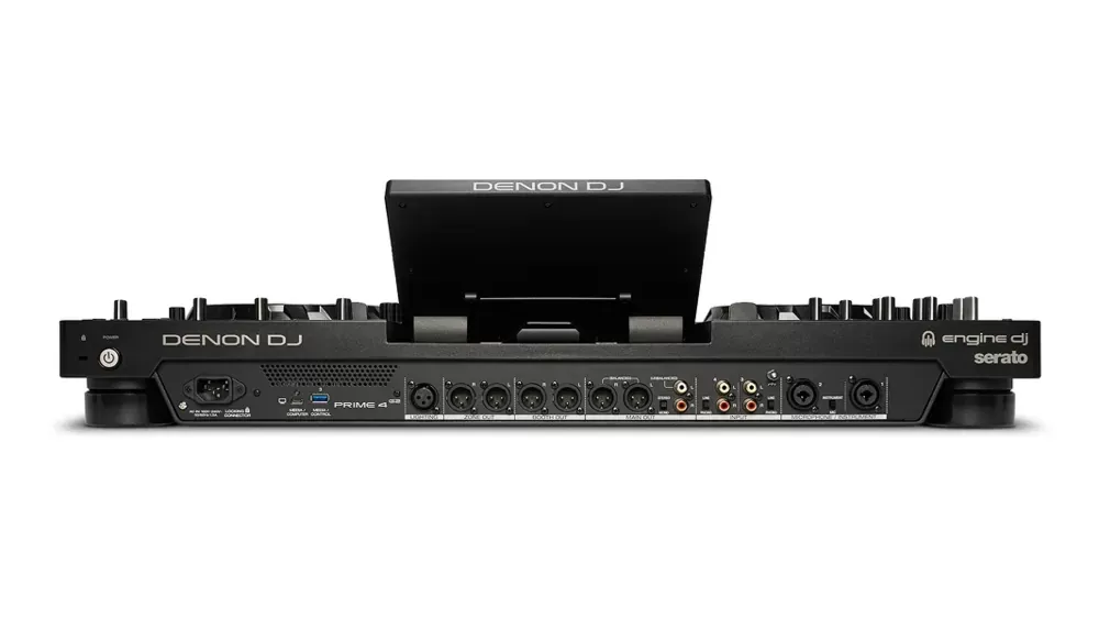 Panel trasero del Denon PRIME 4 G2 con salidas XLR, entradas RCA y DMX
