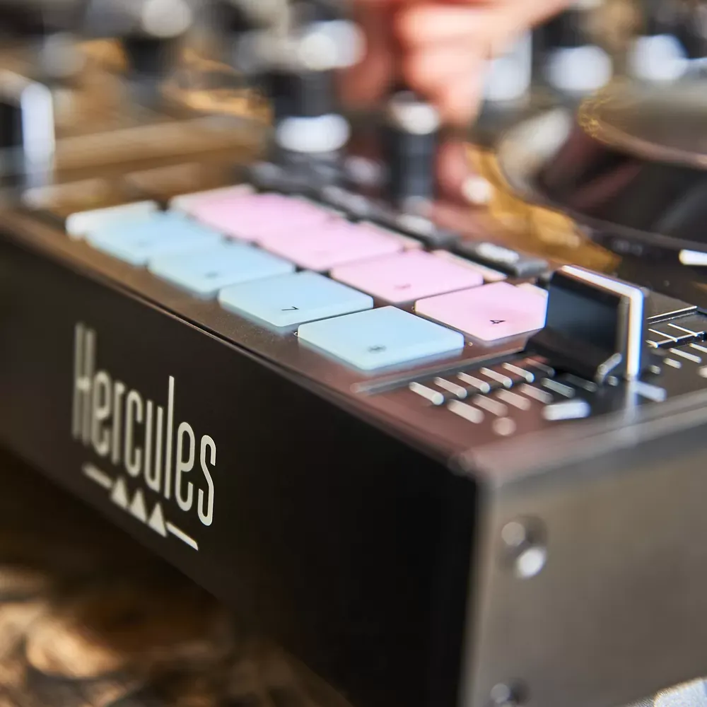 Pads RGB del Hercules DJControl Inpulse 500 en detalle