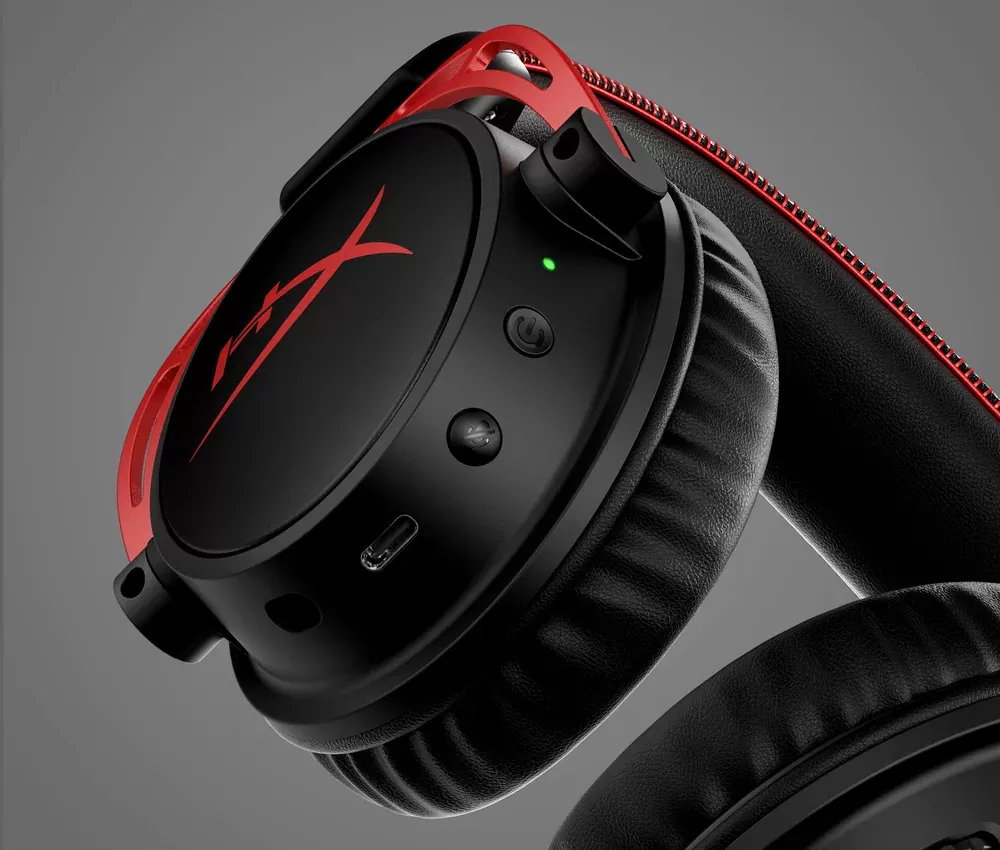 Controles de audio integrados en la copa del HyperX Cloud Alpha Wireless