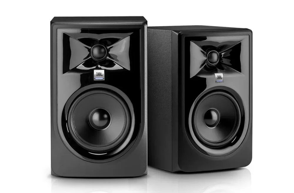 Par de monitores JBL 3 Series MkII