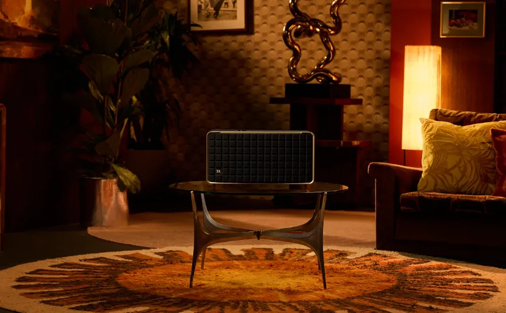 JBL Authentics 500 en un living de estilo clásico