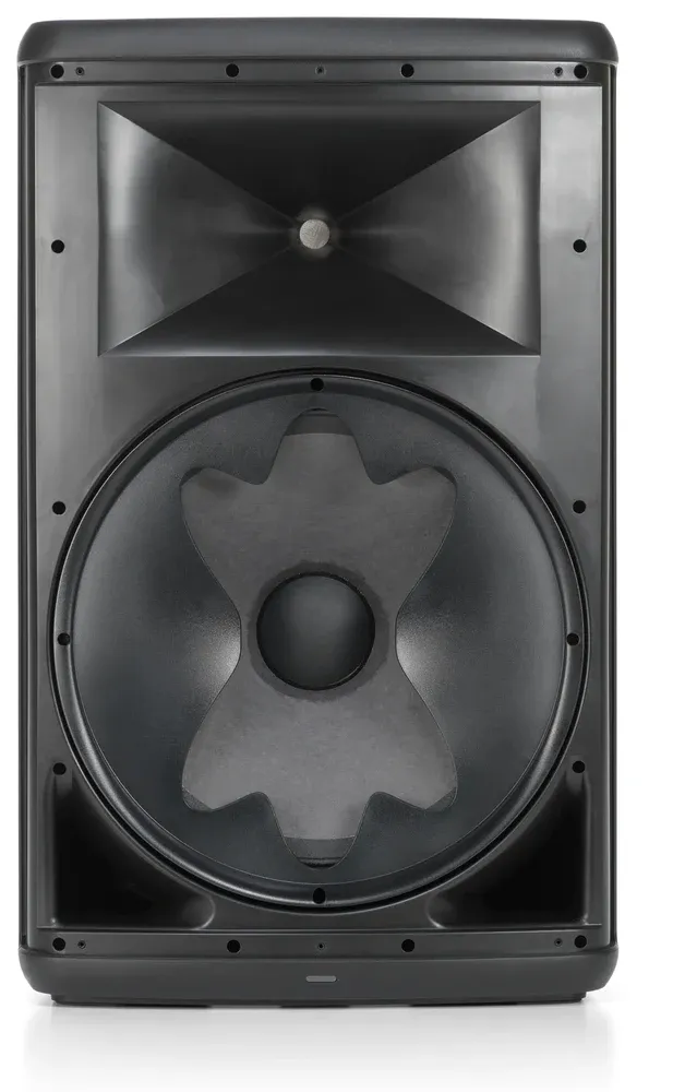 Woofer de 15 pulgadas y bocina del JBL EON715 sin la rejilla