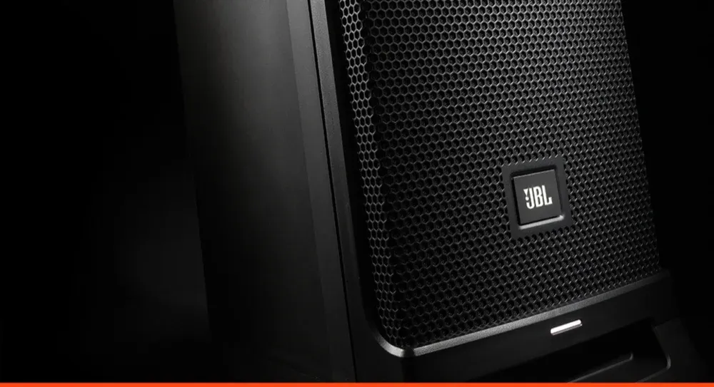 Detalle de la rejilla y la construcción del JBL IRX ONE