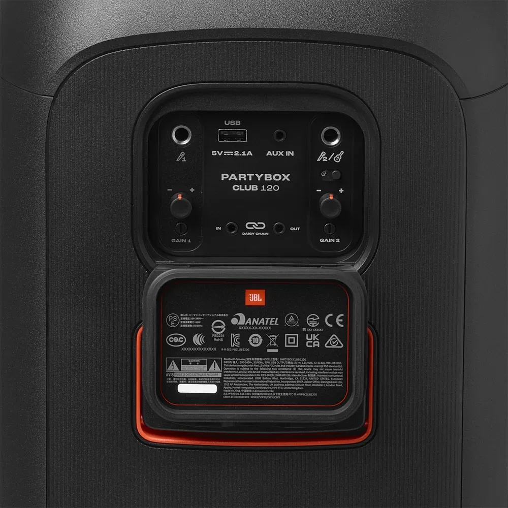 Panel trasero del JBL PartyBox Club 120 con entradas de micrófono y guitarra