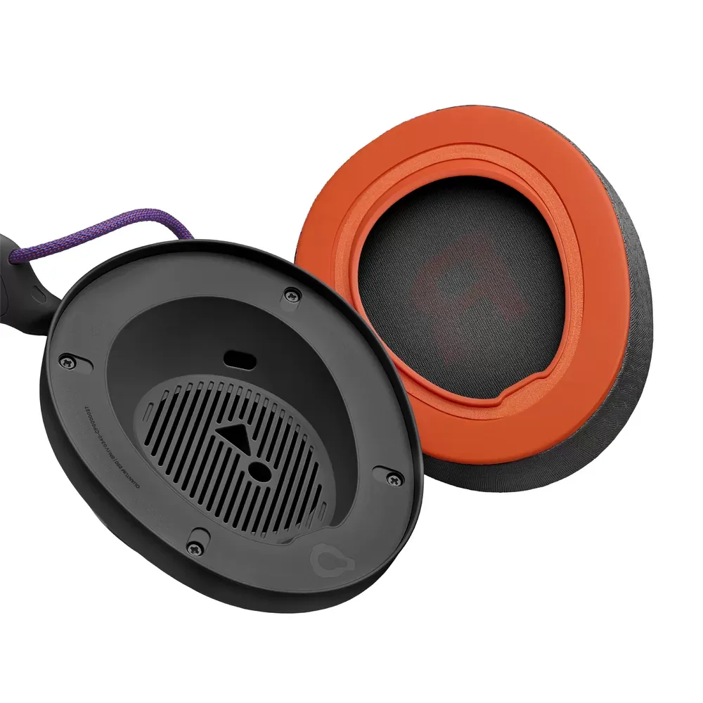 Almohadilla de tela desmontada del JBL Quantum 250, con el driver de 50 mm a la vista