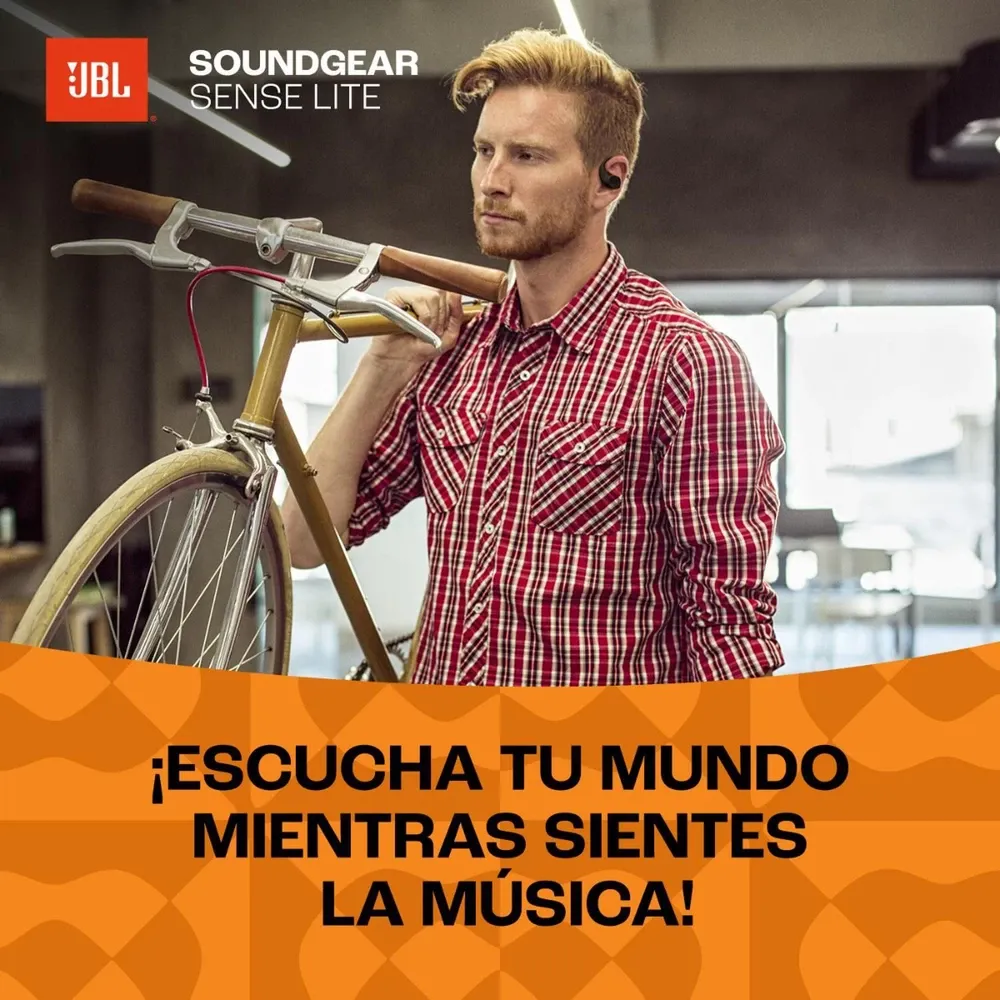 Hombre con bicicleta usando los JBL Sense Lite