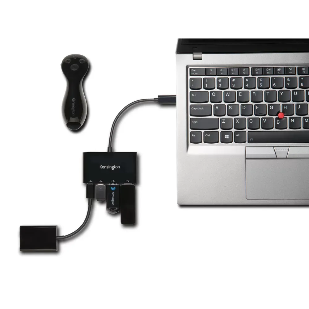 Kensington CH1000 conectado a un notebook con accesorios