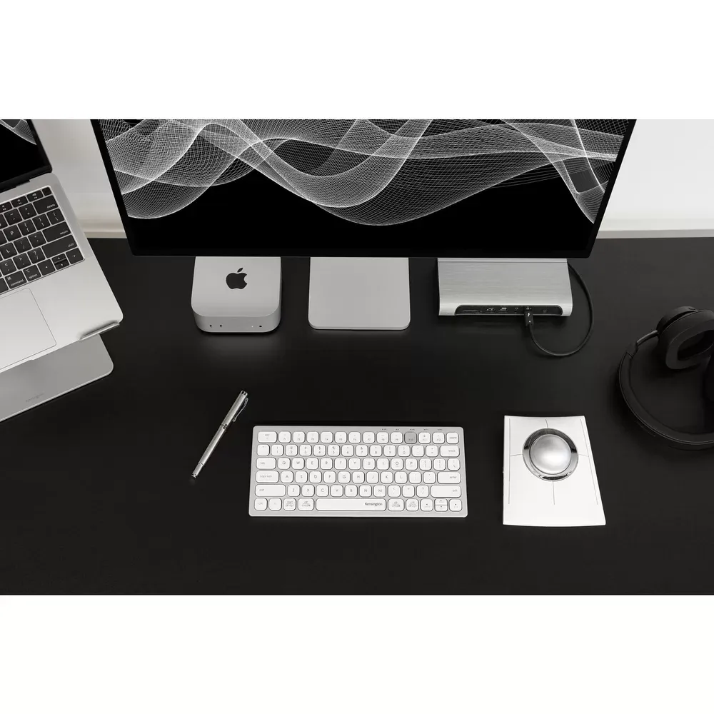 Escritorio con el teclado Kensington Multi-Device Dual