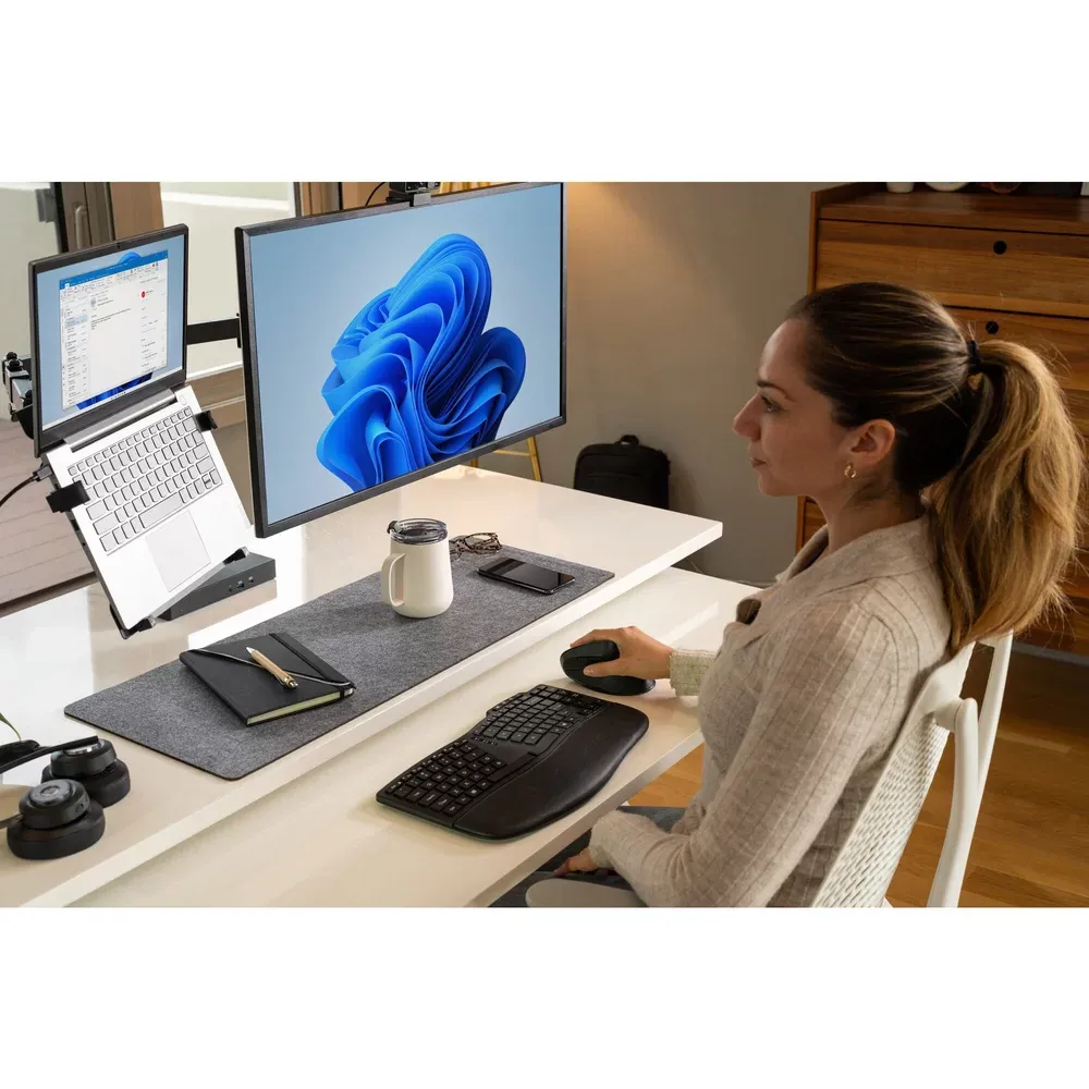 Kensington Pro Fit Ergo KB675 en un escritorio