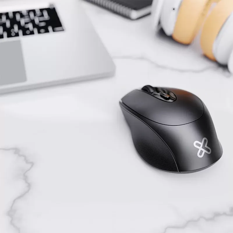 Klip Xtreme Easihand en un escritorio