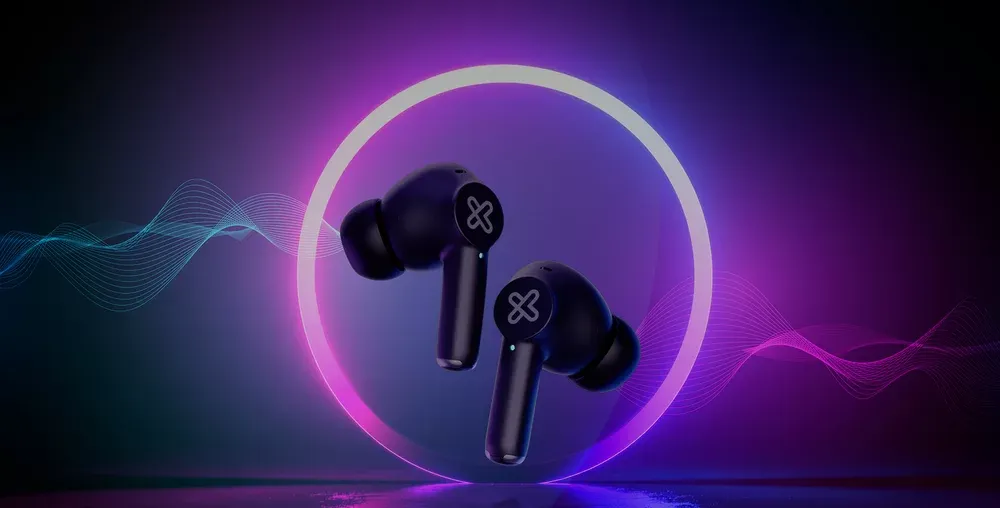 Klip Xtreme EdgeBuds KTE-755 flotando frente a un anillo de luz