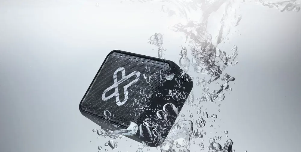 Klip Xtreme Nitro gris en el agua