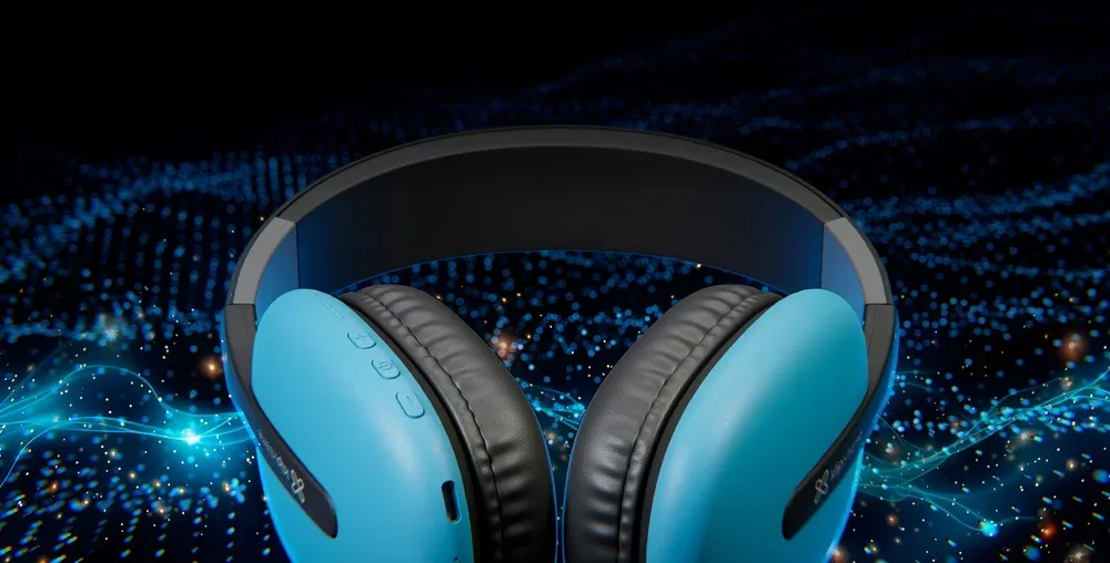 Klip Xtreme ZoundTune KWH-010 azules sobre un fondo de luces