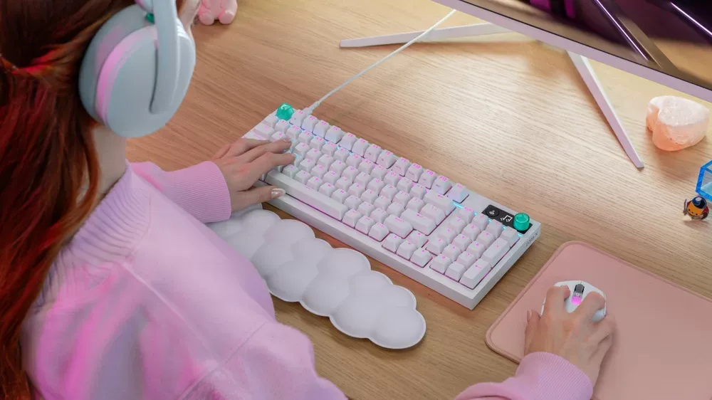 Escritorio con el Logitech G305 X SUPERLIGHT blanco