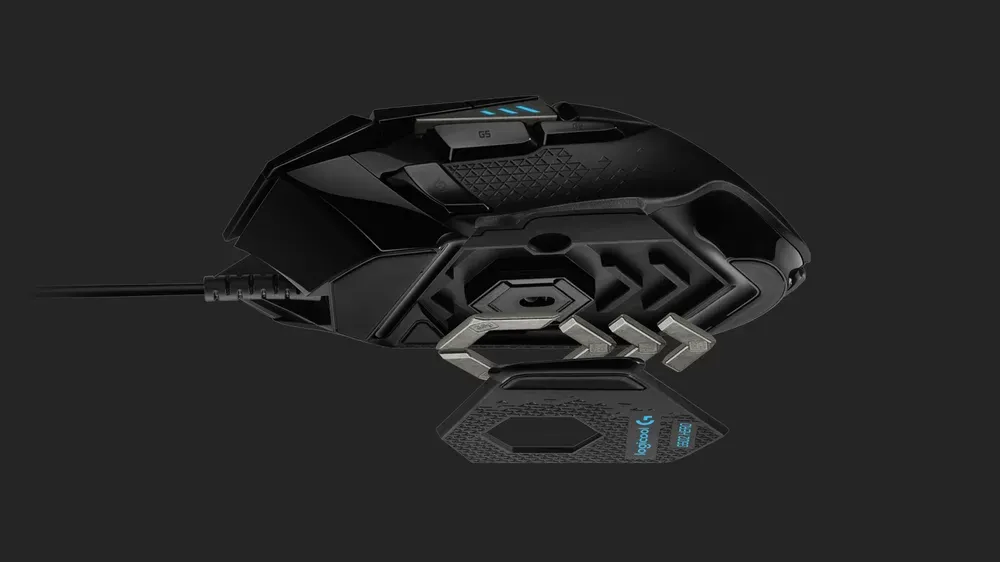 Estuche con las cinco pesas de 3,6 gramos del Logitech G502 HERO