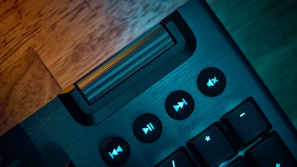 Rodillo metálico del Logitech G915 X