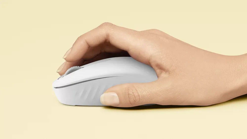 Logitech M196 blanco con forma cómoda