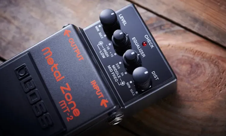BOSS MT-2 Metal Zone – Dos etapas de ganancia