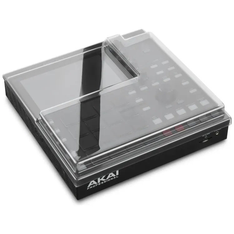 Tapa Decksaver puesta sobre el Akai MPC One, vista en tres cuartos