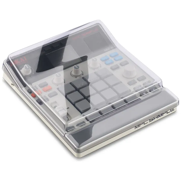 Tapa Decksaver puesta sobre el Akai MPC Sample, vista en tres cuartos