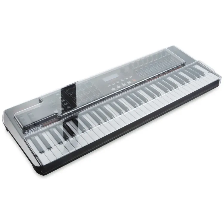 Tapa Decksaver puesta sobre el Akai MPK261, vista en tres cuartos