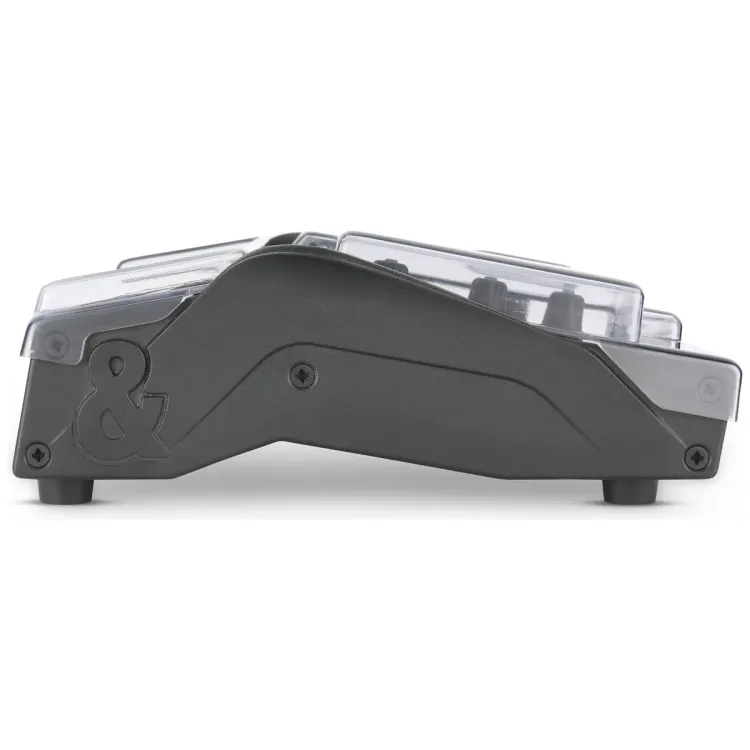 Perfil lateral de la tapa Decksaver sobre el Allen & Heath CQ-18T