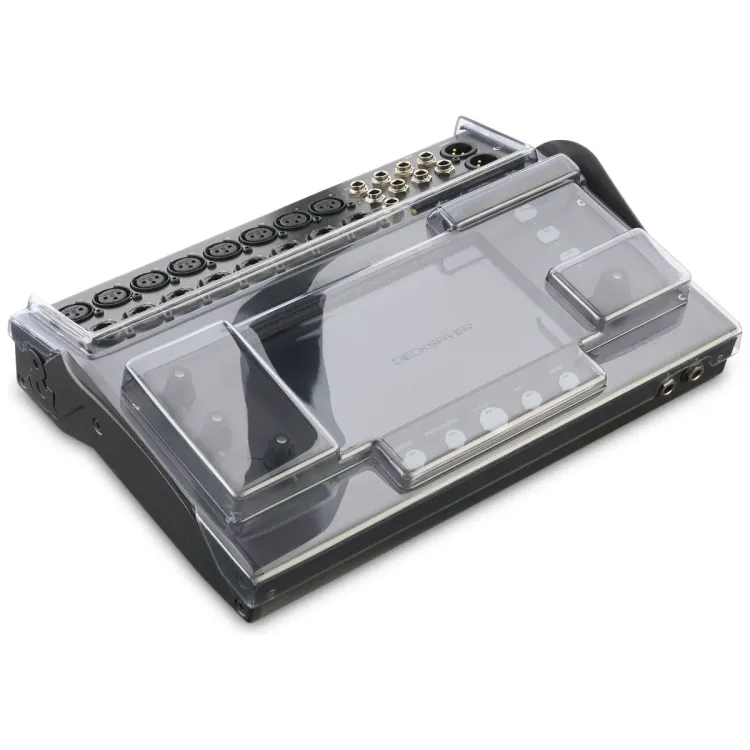 Tapa Decksaver puesta sobre el Allen & Heath CQ-18T, vista en tres cuartos