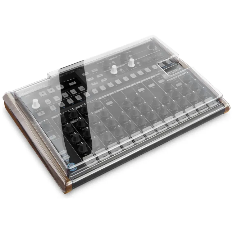 Tapa Decksaver puesta sobre el Arturia DrumBrute, vista en tres cuartos