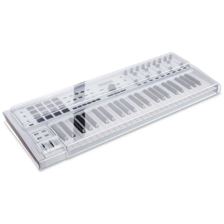 Tapa Decksaver puesta sobre el Arturia KeyLab 49 MK2, vista en tres cuartos