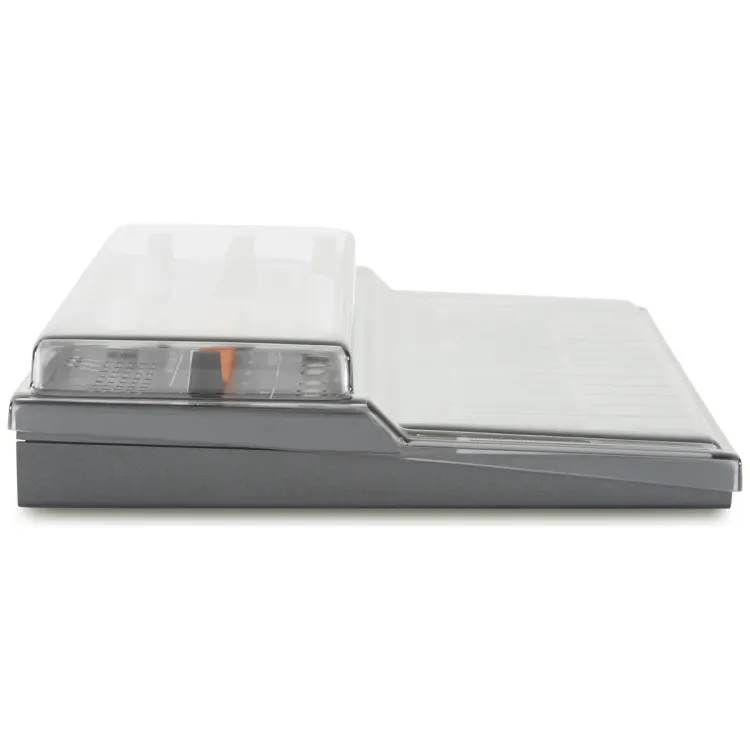 Perfil lateral de la tapa Decksaver sobre el Arturia MicroFreak