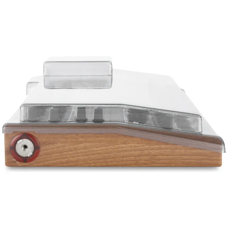 Perfil lateral de la tapa Decksaver sobre el Arturia MiniBrute 2S