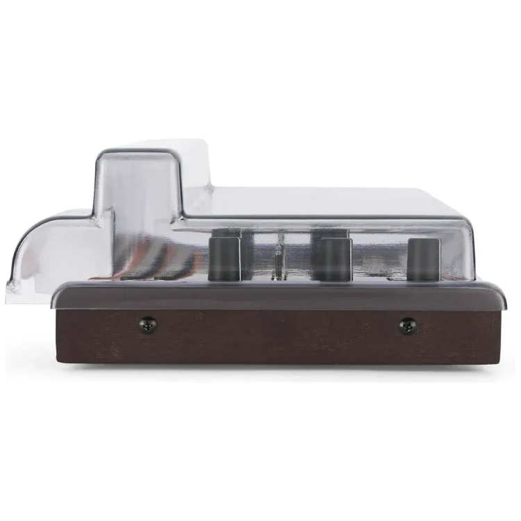 Perfil lateral de la tapa Decksaver sobre el Behringer Crave, Edge y Grind