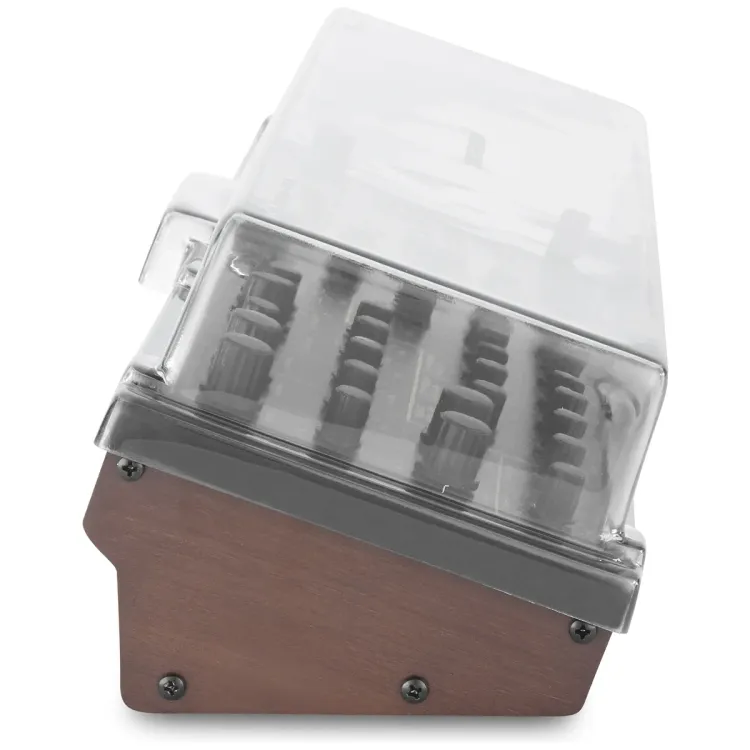 Perfil lateral de la tapa Decksaver sobre el Behringer K-2, Neutron, PRO-1 y otros