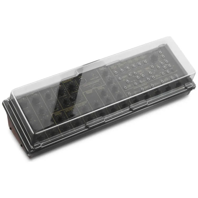 Tapa Decksaver puesta sobre el Behringer K-2, Neutron, PRO-1 y otros, vista en tres cuartos