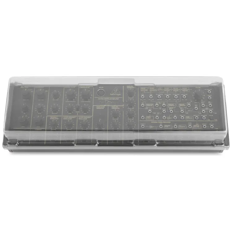 Vista superior del Behringer K-2, Neutron, PRO-1 y otros con la tapa Decksaver puesta