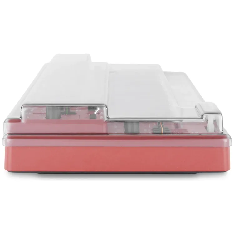 Perfil lateral de la tapa Decksaver sobre el Behringer MS-1