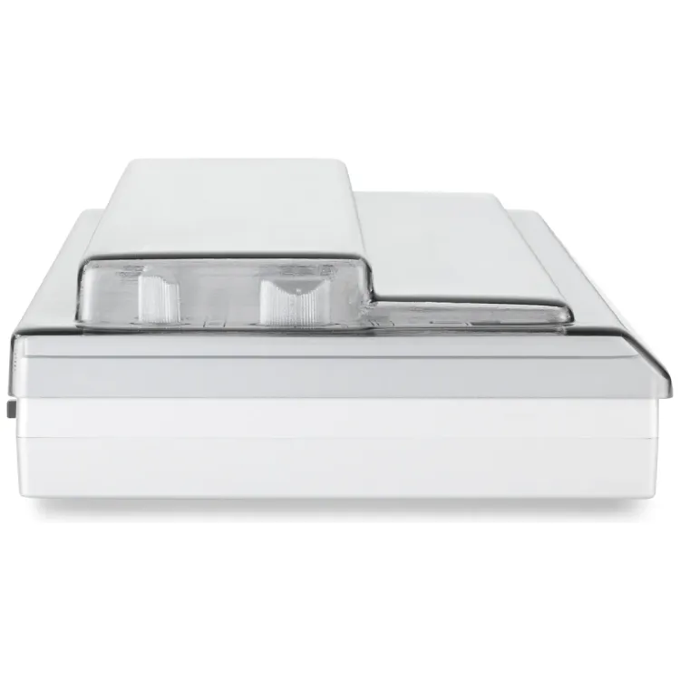 Perfil lateral de la tapa Decksaver sobre el Behringer TD-3 y RD-6