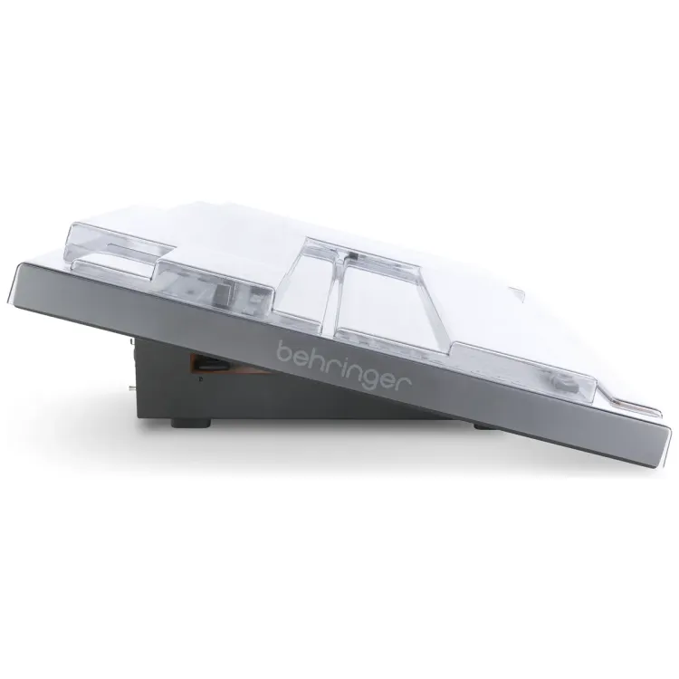 Perfil lateral de la tapa Decksaver sobre el Behringer WING