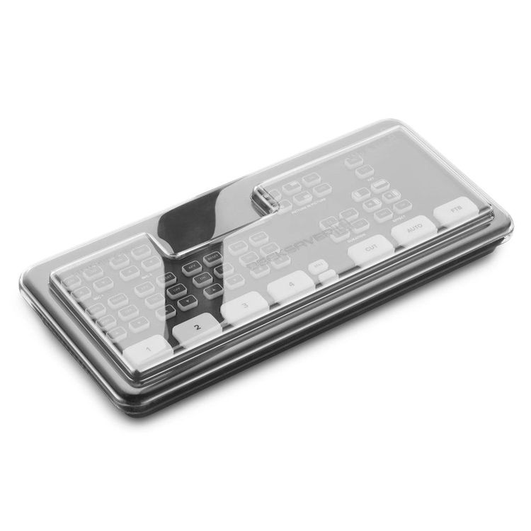 Tapa Decksaver puesta sobre el Blackmagic Design ATEM Mini, vista en tres cuartos