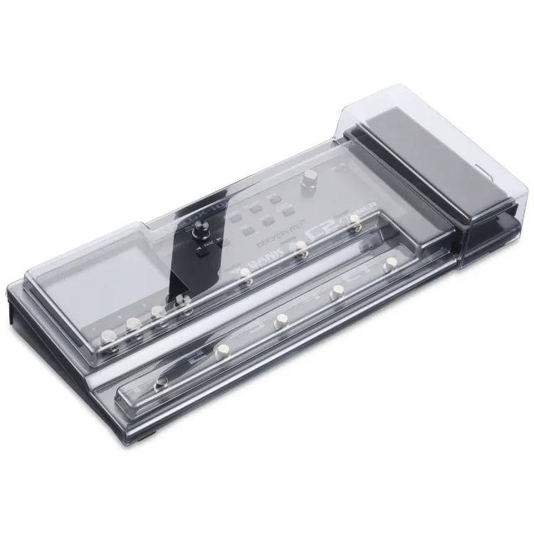 Tapa Decksaver puesta sobre el Boss GX-100, vista en tres cuartos