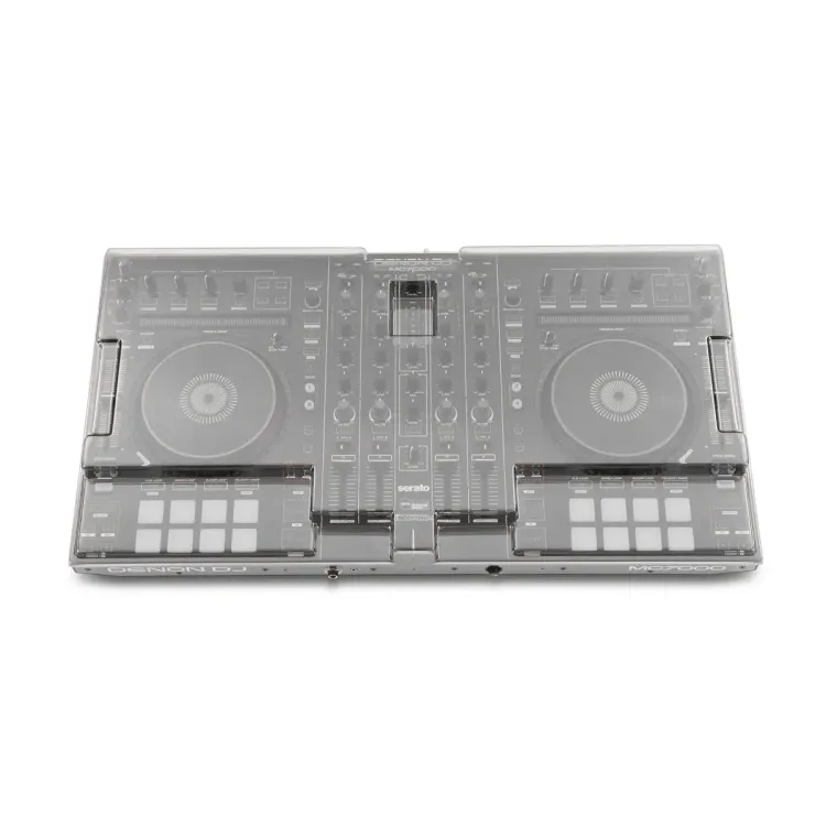 Vista superior del Denon DJ MC7000 con la tapa Decksaver puesta