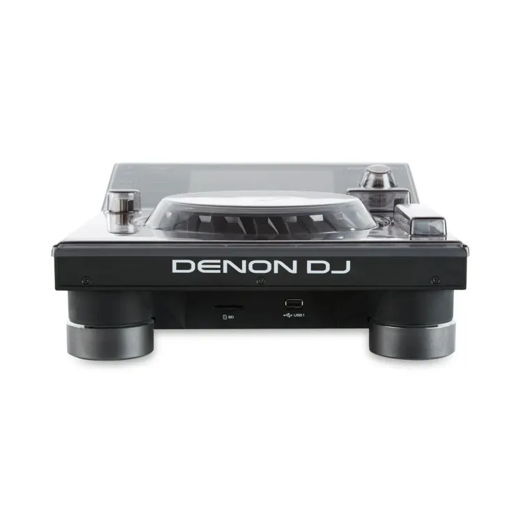 Perfil lateral de la tapa Decksaver sobre el Denon DJ SC5000 y SC5000M