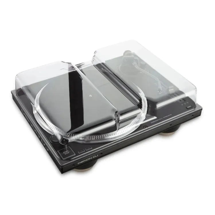 Tapa Decksaver puesta sobre el Denon DJ VL12 Prime, vista en tres cuartos