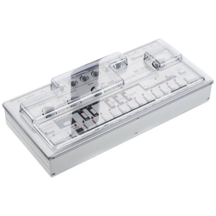 Tapa Decksaver puesta sobre el Din Sync RE-303 y RE-606, vista en tres cuartos