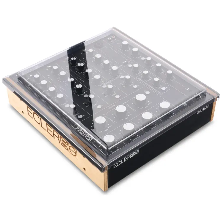 Tapa Decksaver puesta sobre el Ecler Warm 4, vista en tres cuartos