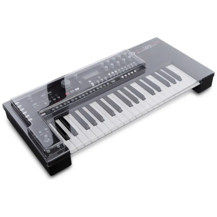 Tapa Decksaver puesta sobre el Elektron Analog Keys, vista en tres cuartos