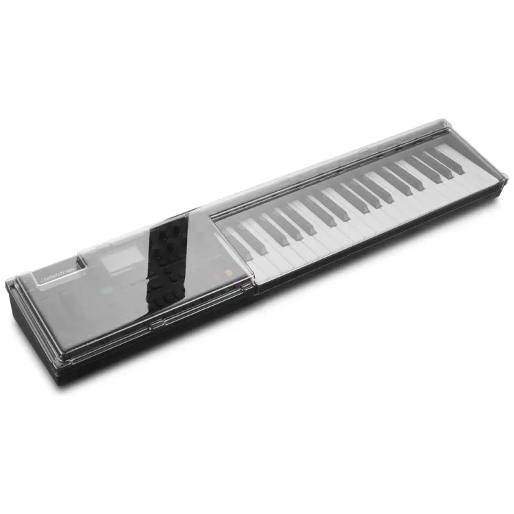 Tapa Decksaver puesta sobre el Elektron Digitone Keys, vista en tres cuartos